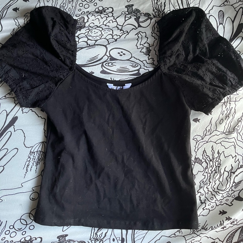 black puff sleeve crop top